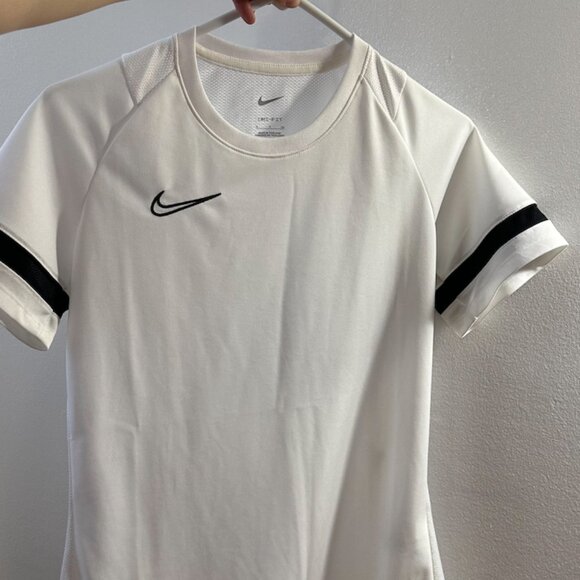 Nike tshirt - size S - like new - Picture 1 of 6